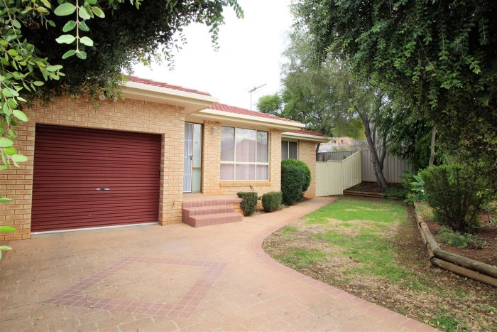 Villa 1/1 Love Pl, Griffith NSW 2680, Australia