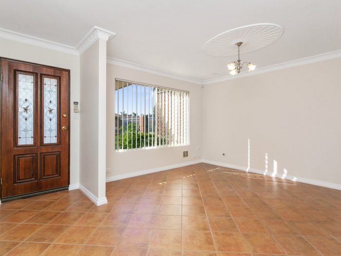 1/145 Centre St, Queens Park WA 6107, Australia
