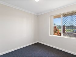 1/145 Centre St, Queens Park WA 6107, Australia