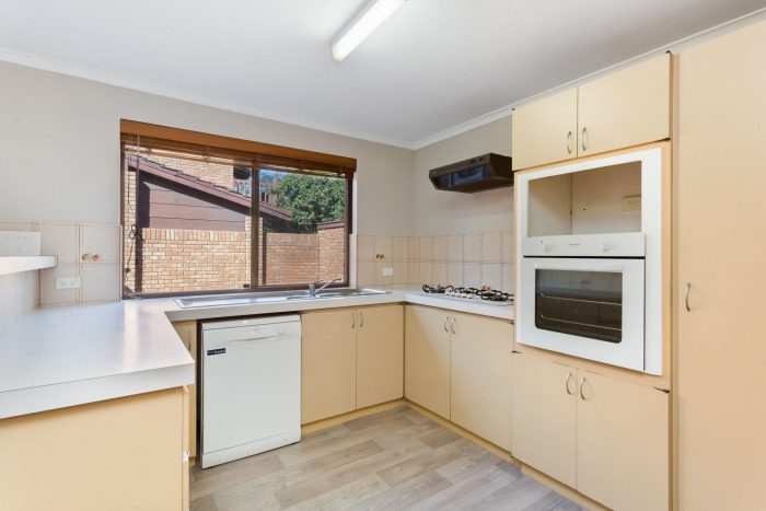 2/50 McDonald St, Como WA 6152, Australia