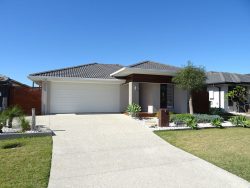 7 Wyperfield Cct, Pimpama QLD 4209, Australia