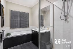 32 The Avenue, Caroline Springs VIC 3023, Australia