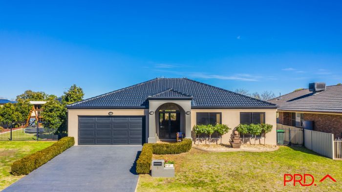 1 Yarraga Pl, Hillvue NSW 2340, Australia