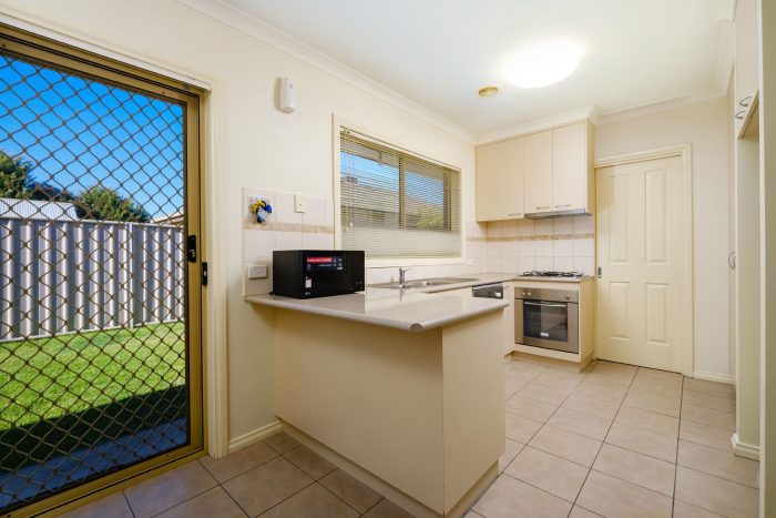 2/570 Buchhorn St, Lavington NSW 2641, Australia