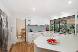 6 Carina St, Regents Park QLD 4118, Australia