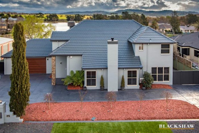 30 Lakeview Gardens, Jerrabomberra NSW 2619, Australia