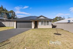 14 Mossgrove Way, Beechworth VIC 3747, Australia