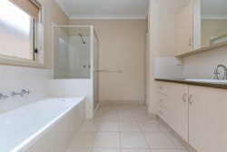 Unit 2/9 Denneys St, Warrnambool VIC 3280, Australia