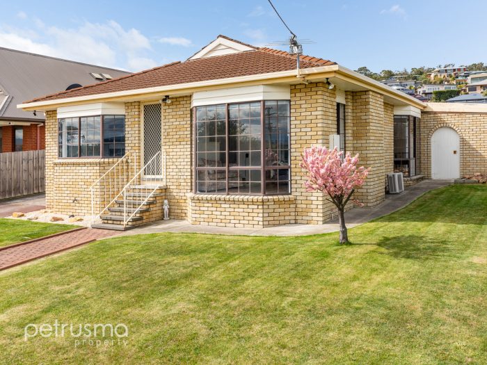 344 Carella St, Tranmere TAS 7018, Australia