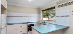 5 Cyril Ct, Hillcrest QLD 4118, Australia