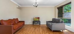 5 Cyril Ct, Hillcrest QLD 4118, Australia