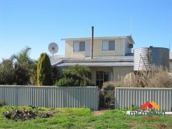 427 Gordon Rd, Beenong WA 6353, Australia