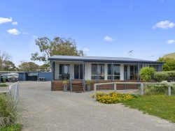 5 Corny Ct, Hardwicke Bay SA 5575, Australia