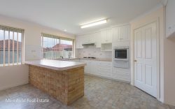 49 Kampong Rd, Yakamia WA 6330, Australia