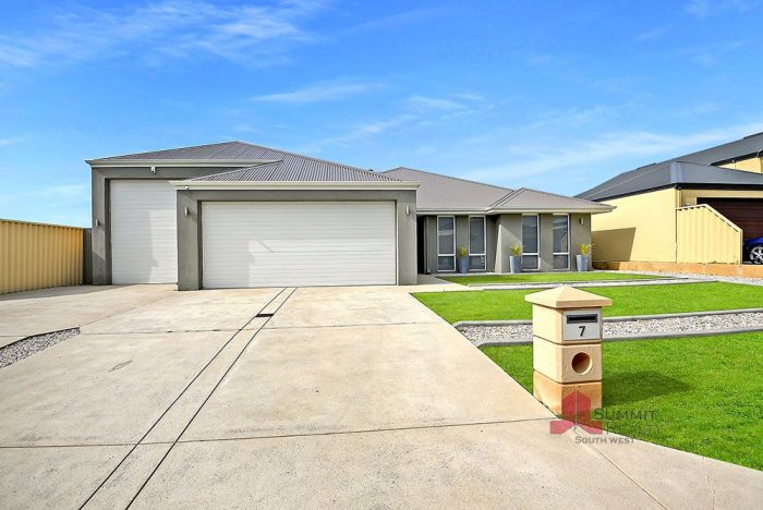 7 Herald Way, Dalyellup WA 6230, Australia