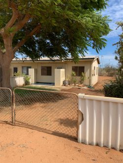 319 Robinson St, East Carnarvon WA 6701, Australia