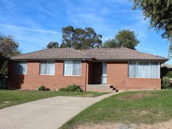 1 Budginigi Pl, Thurgoona NSW 2640, Australia