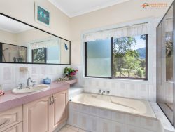 1-9 Maurita Ct, Canungra QLD 4275, Australia