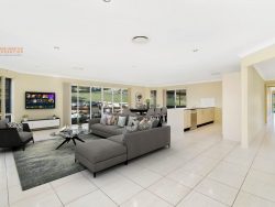 2 Prince of Wales Ct, Mundoolun QLD 4285, Australia