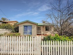 7 Warra St, Tallangatta VIC 3700, Australia