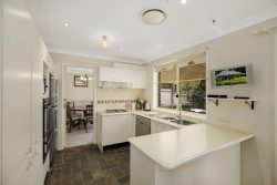 19 Bellwood Cl, Tuggerah NSW 2259, Australia