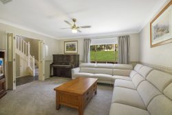 19 Bellwood Cl, Tuggerah NSW 2259, Australia