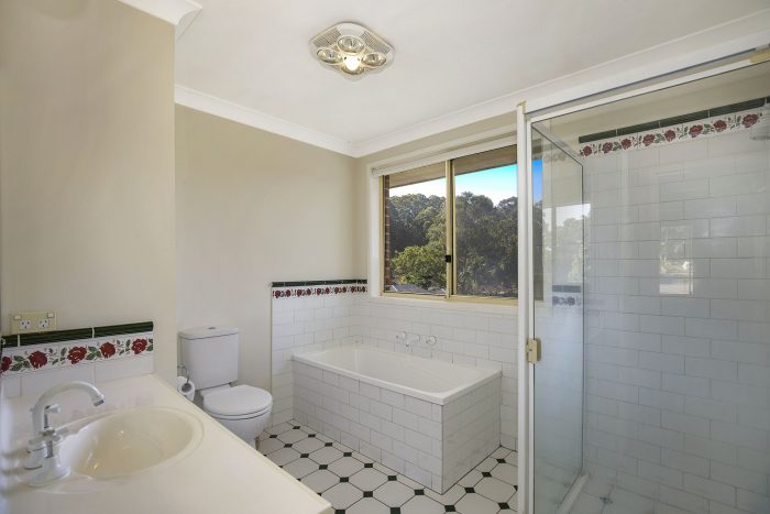 19 Bellwood Cl, Tuggerah NSW 2259, Australia