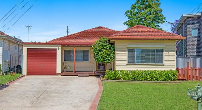 18 Edna Ave, Toongabbie NSW 2146, Australia