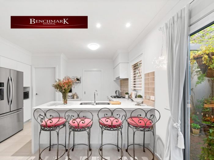 27 Hennessy Ave, Moorebank NSW 2170, Australia