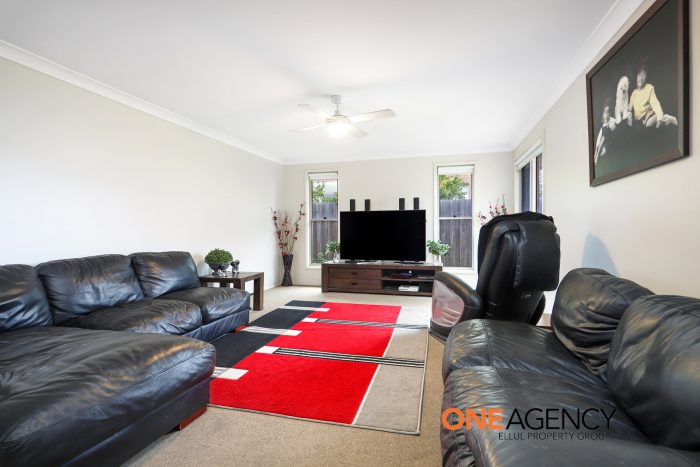 2 Loch Ave, Glenmore Park NSW 2745, Australia