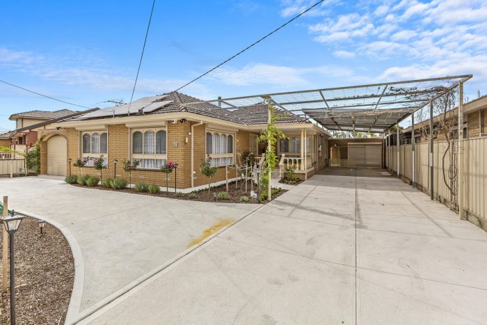 16 Lorna Cres, Sunshine West VIC 3020, Australia