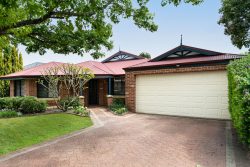 105 Peterborough Cir, North Lake WA 6163, Australia