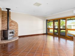 28 Paddington Dr, Hannans WA 6430, Australia