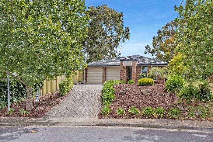 23 Scarvell Ave, Trott Park SA 5158, Australia