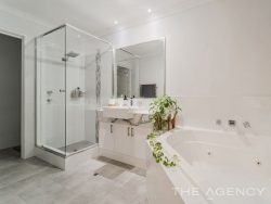 11 Claiborne Rd, Secret Harbour WA 6173, Australia