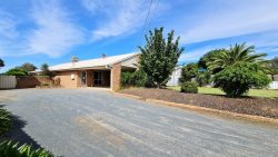 108 Clarke St, Howlong NSW 2643, Australia