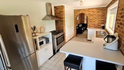 108 Clarke St, Howlong NSW 2643, Australia