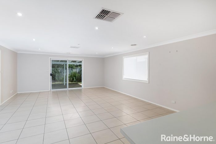 Unit 2/24 Dundale Cres, Estella NSW 2650, Australia