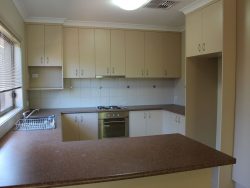 2/547 Hague St, Lavington NSW 2641, Australia