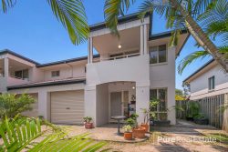 3/19 Harrow Pl, Arundel QLD 4214, Australia