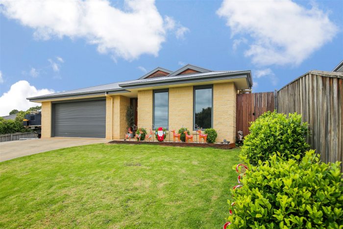 13 Vale Ct, Leongatha VIC 3953, Australia