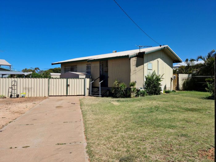 6 McNish St, South Carnarvon WA 6701, Australia