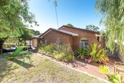 2 Esther St, Eden Hill WA 6054, Australia