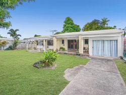 14 English St, Manunda QLD 4870, Australia