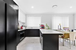 2/117 Rawson Rd, Woy Woy NSW 2256, Australia