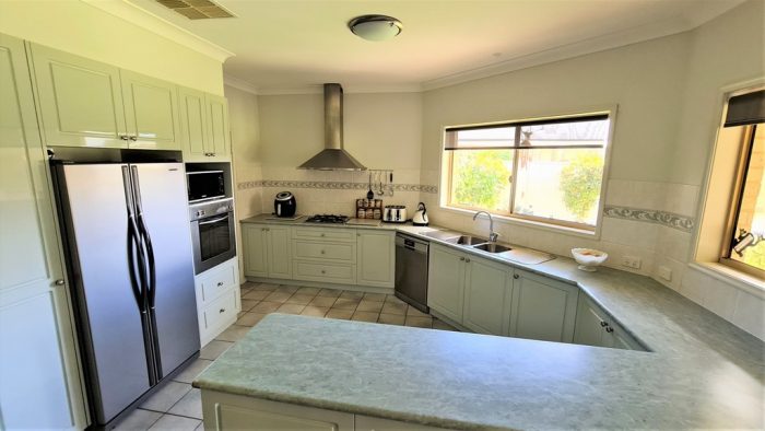 86 Read St, Howlong NSW 2643, Australia