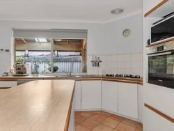 30 Treasure Rd, Singleton WA 6175, Australia