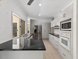 11 Tuffley Cl, Kanimbla QLD 4870, Australia