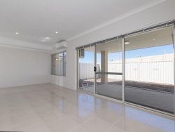 3/5 Barmond Rd, Cannington WA 6107, Australia