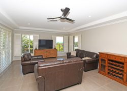 4 Edgewater Ct, Craignish QLD 4655, Australia